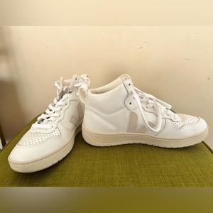 Veja V-15 Mid Top Sneaker